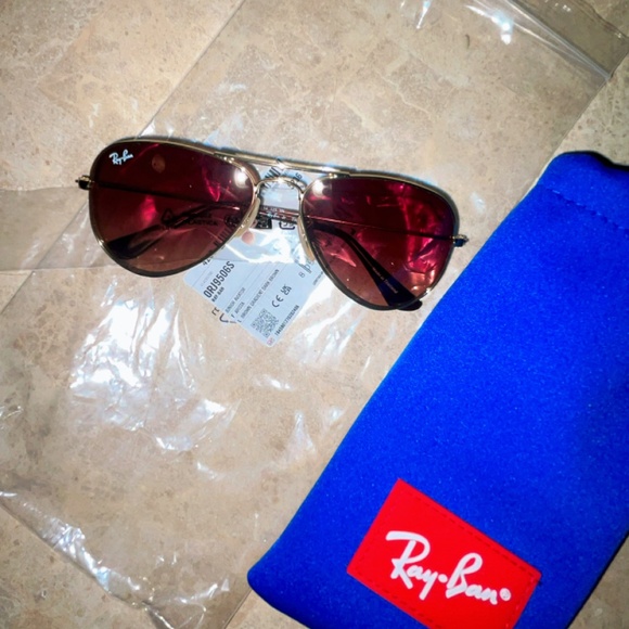 Kids Ray-Ban Aviator Sunglasses - Picture 3 of 4